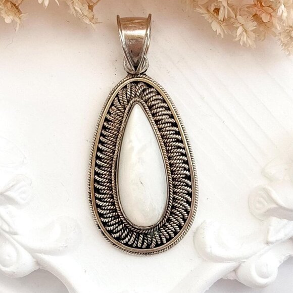 Teardrop Balinese Made Mother of Pearl Sterling Silver 925 Vintage Pendant - Picture 1 of 10